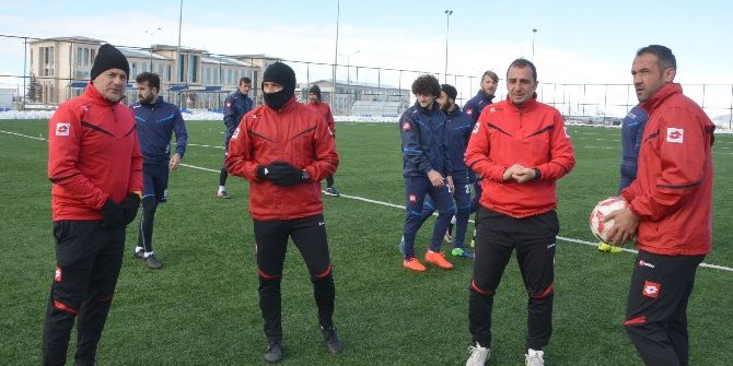 Soğuk Havaya Rağmen, Bb Erzurumspor Antrenmanı Nefes Kesti