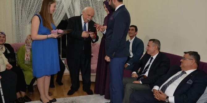 Bakan Avcı, Memleketi Bilecik’te Kız İstedi, Ardından Söz Yüzüklerini Taksit