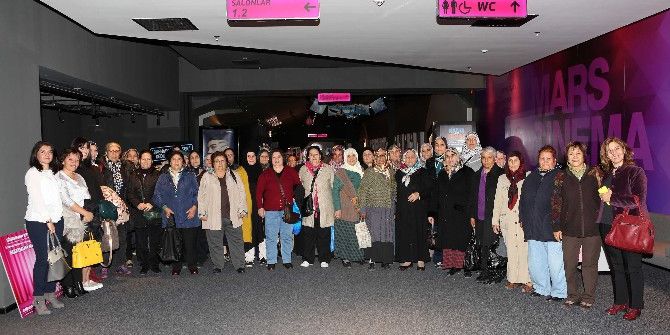 Okuma-yazma Kursu Öğrencileri Sinemada