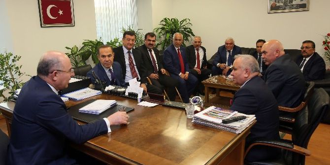 Başkan Sözlü, Mhp’li Belediye Başkanları Toplantısına Katıldı
