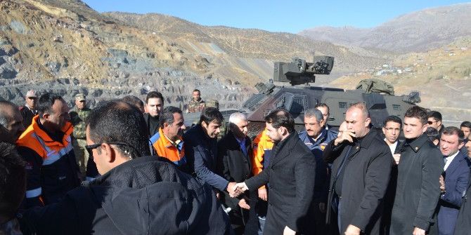 Enerji Ve Tabii Kaynaklar Bakanı Albayrak Göçük Alanında