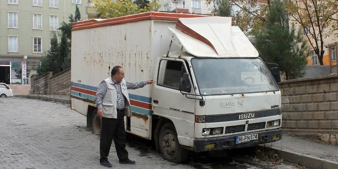 Terk Edilmiş Araç Tehlike Saçıyor