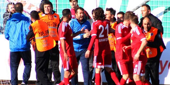 Ümraniyespor - Sivasspor Maçında Gerginlik