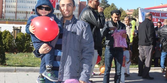 Çocuksuz Bırakılan Babalar, Çocuk Özlemlerini Oyuncak Dağıtarak Giderdi