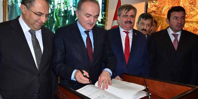 Bakan Özlü, Doğum Gününde "Endüstri Bölgesi" Müjdesi Verdi