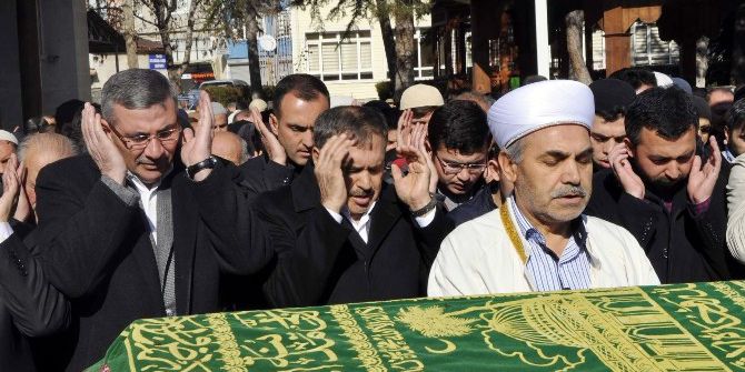 Bakan Eroğlu, Eski Milli Eğitim Müdürü Özsoy’un Cenaze Törenine Katıldı