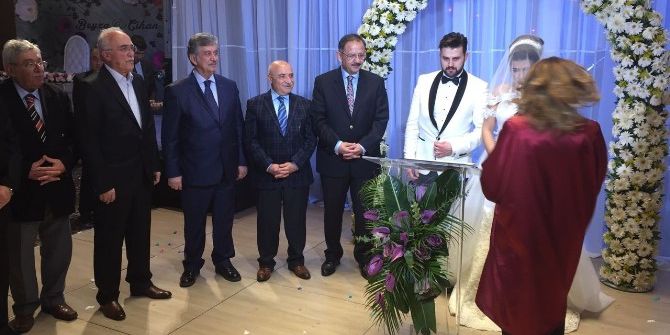 Bakan Özhaseki Nikah Şahitliği Yaptı