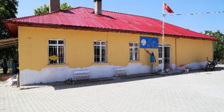 Erdemli Belediyesi, Okul Ve Camilere Hizmet Götürmeye Devam Ediyor