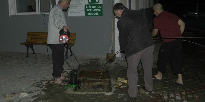 Tıkanan Lağım Borusu Vatandaşı Perişan Etti