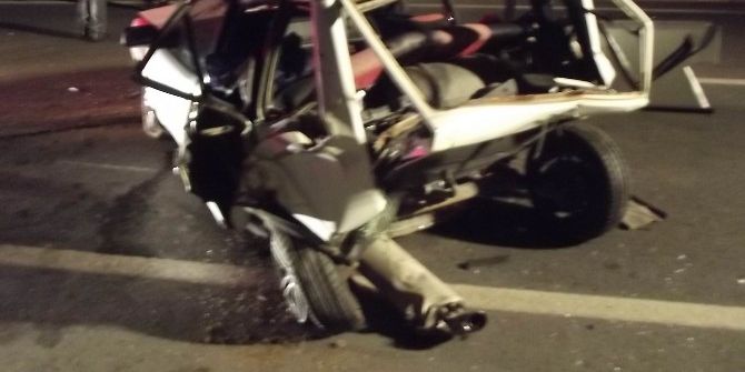 Kaza Sonrası Otomobil Metal Yığınına Döndü