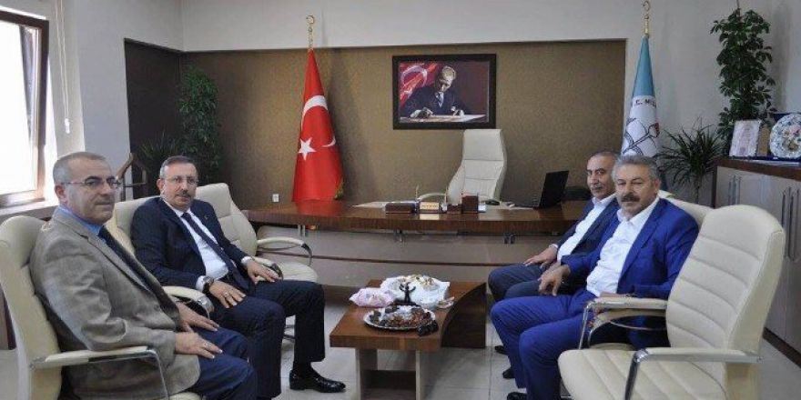 Belediye Başkan Yardımcıları Milli Eğitim Müdürü Demir’i Ziyaret Etti