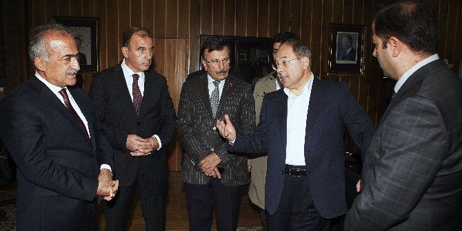 Sağlık Bakanı Akdağ, Rektör Çomaklı’yı Ziyaret Etti