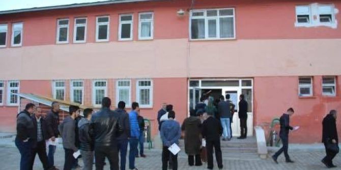 Oltu’da 3 Bin 500 Kişi Kpss’ye Girdi