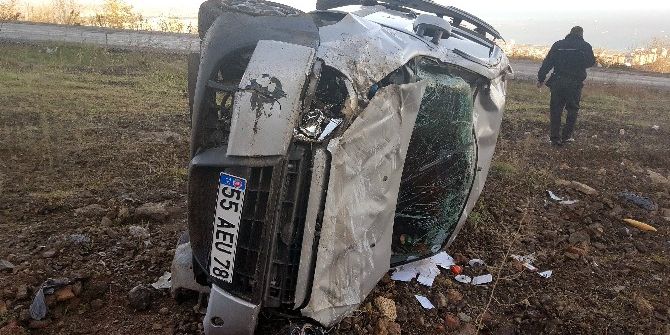 14 Yaşındaki Çocuk Babasının Aracıyla Kaza Yaptı: 3 Yaralı