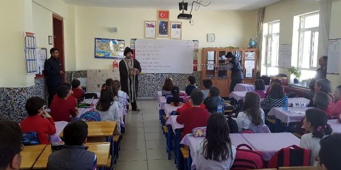 Seydişehir’de “Faydalı Olma Değeri” Sınıf Tiyatrosu Sahnelendi