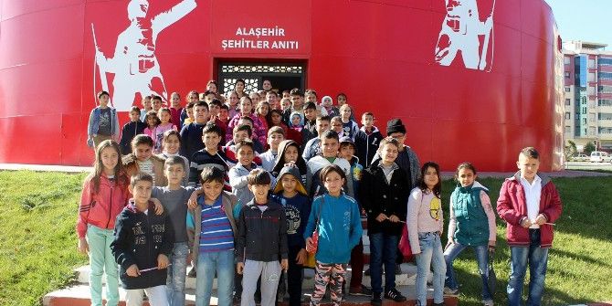 Şehitlik Müzesine Yoğun İlgi Devam Ediyor