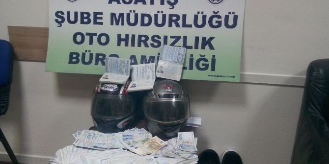 Araçların Camlarını Kırıp Yüklü Miktarda Hırsızlık Yapan 2 Suriyeli Hırsız Yakayı Ele Verdi