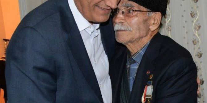 Ardahan Valisi Ve Eşinden Kore Gazisine Ziyaret