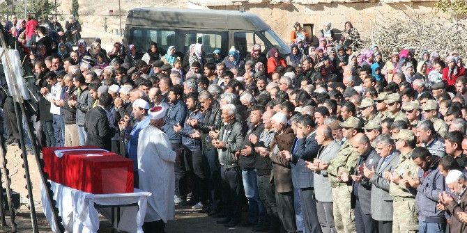 Trafik Kazasında Şehit Olan Uzman Çavuş Toprağa Verildi