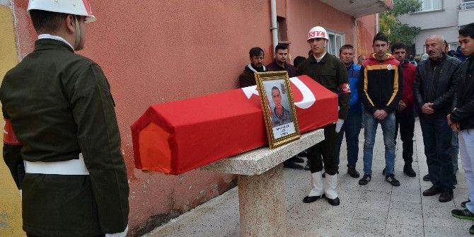 Şehidin Cenazesinde Feryatlar Yürekleri Dağladı