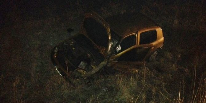 İzmir’de İki Araç Kafa Kafaya Çarpıştı: 2 Yaralı