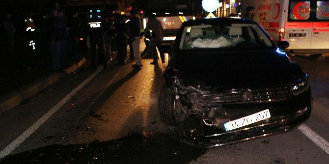 İki Otomobil Kavşakta Çarpıştı: 4 Yaralı