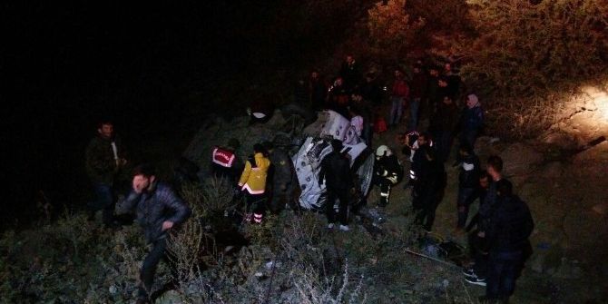 Salihli’de İşçi Minibüsü Devrildi: 2’si Ağır 15 Yaralı