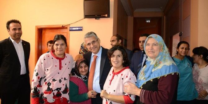 Vali Alpman’dan Rehabilitasyon Merkezine Ziyaret