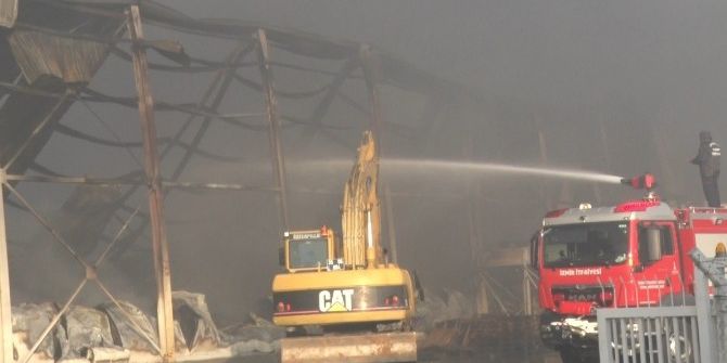 İzmir’deki Yangın Dehşetinin Bilançosu Hava Aydınlanınca Ortaya Çıktı