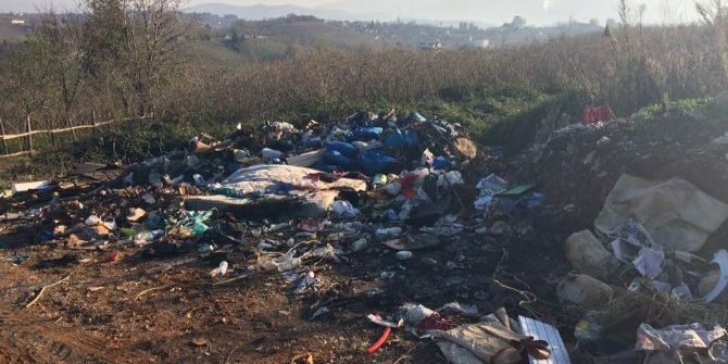 Vatandaşlar Yol Kenarlarına Atılan Çöplerden Şikayetçi