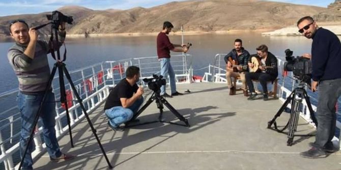 Üniversite Öğrencileri Başkan Çolakbayrakdar’a Sürpriz Hazırladı