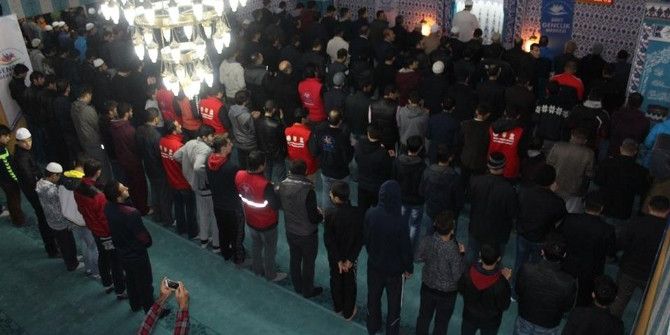 Siirt’te Sabah Namazı Buluşmasında Madende Göçük Altında Kalan İşçiler İçin Dua Edildi