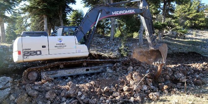 Erdemli’de Yol Çalışmaları Devam Ediyor