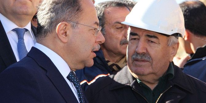 Bakan Akdağ Ailelerle Birlikte Kurtarma Çalışmalarını İnceledi