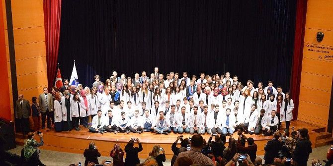 Saü’de Tıp Öğrencileri Beyaz Önlük Giydi