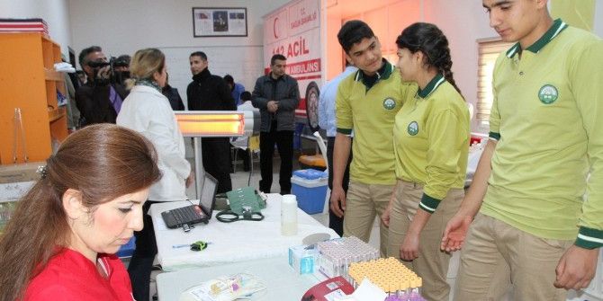Öğrencilerden Kızılaya Kan Bağışı