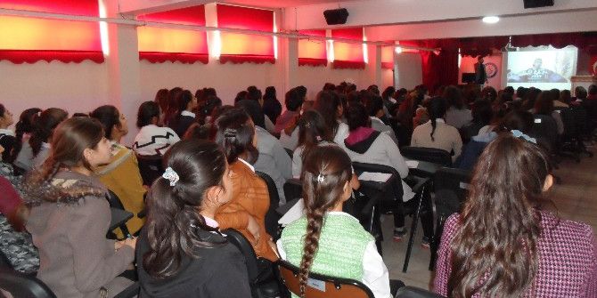 Silopi’de Kız Öğrencilere Yönelik Seminer