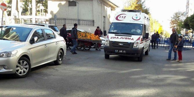 Kendini Yakmak İsteyen Genci Vatandaşlar Kurtardı