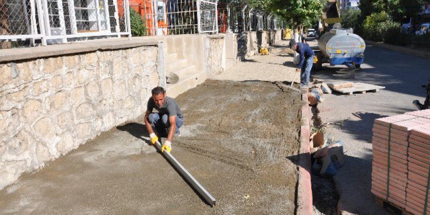 Siirt’te 5 Mahallede Yol Yapım Çalışmaları