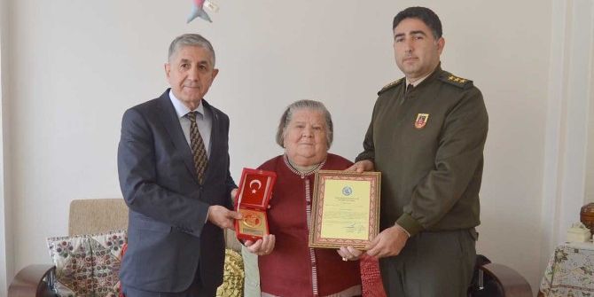 Bütün Mal Varlığını Mehmetçik Vakfı’na Bağışladı