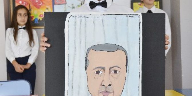 Darbe Girişiminden Etkilenen Öğrenci Cumhurbaşkanının Facetime Görüşmesini Resmetti