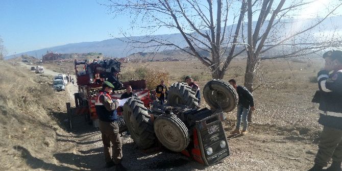 Ters Dönen Traktörün Altında Kalarak Hayatını Kaybetti