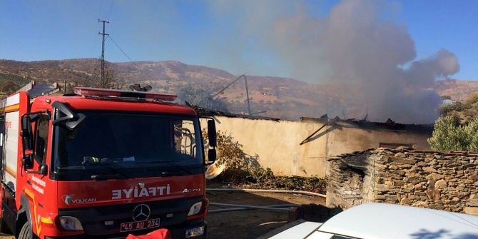 Manisa’da Yangın Bir Evi Kül Etti
