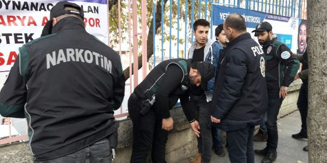 Narkotim Ekiplerinden Okul Önlerinde Uyuşturucu Denetimi
