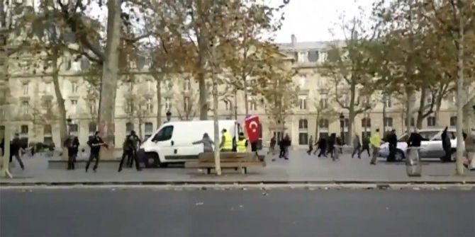 Fransa’da Pkk Destekçilerinin Türklere Saldırdığı Anlar Kamerada
