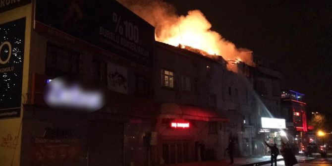 Fatih‘te 4 Katlı Metruk Binada Yangın