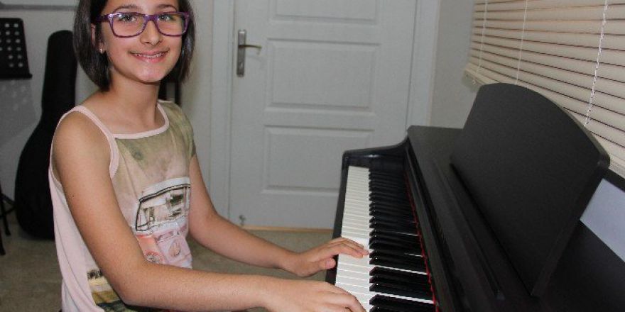 Piyanoda Bir Yıldız Doğuyor: 10 Yaşında Onlarca Bestesi Var