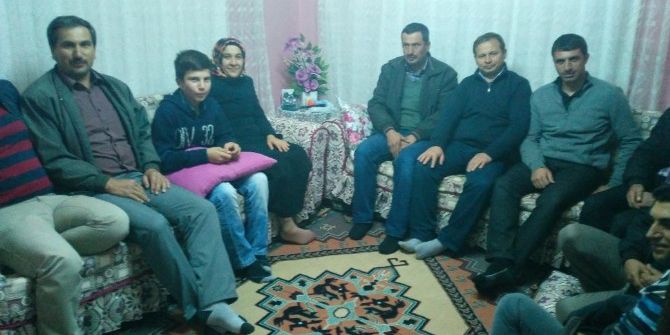 Veliler Okula Gelemeyince Öğretmenler Evlere Gidiyor