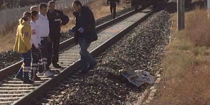 Başkent’te Trenin Altında Kalan Yaşlı Adam Hayatını Kaybetti