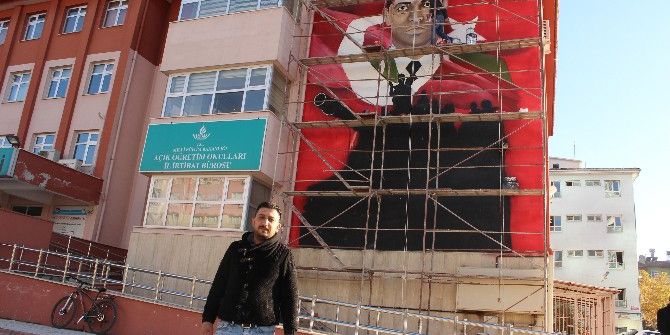 Kahraman Şehit Astsubay Ömer Halisdemir’in Dev Resmi 3 Katlı Binaya Çizildi